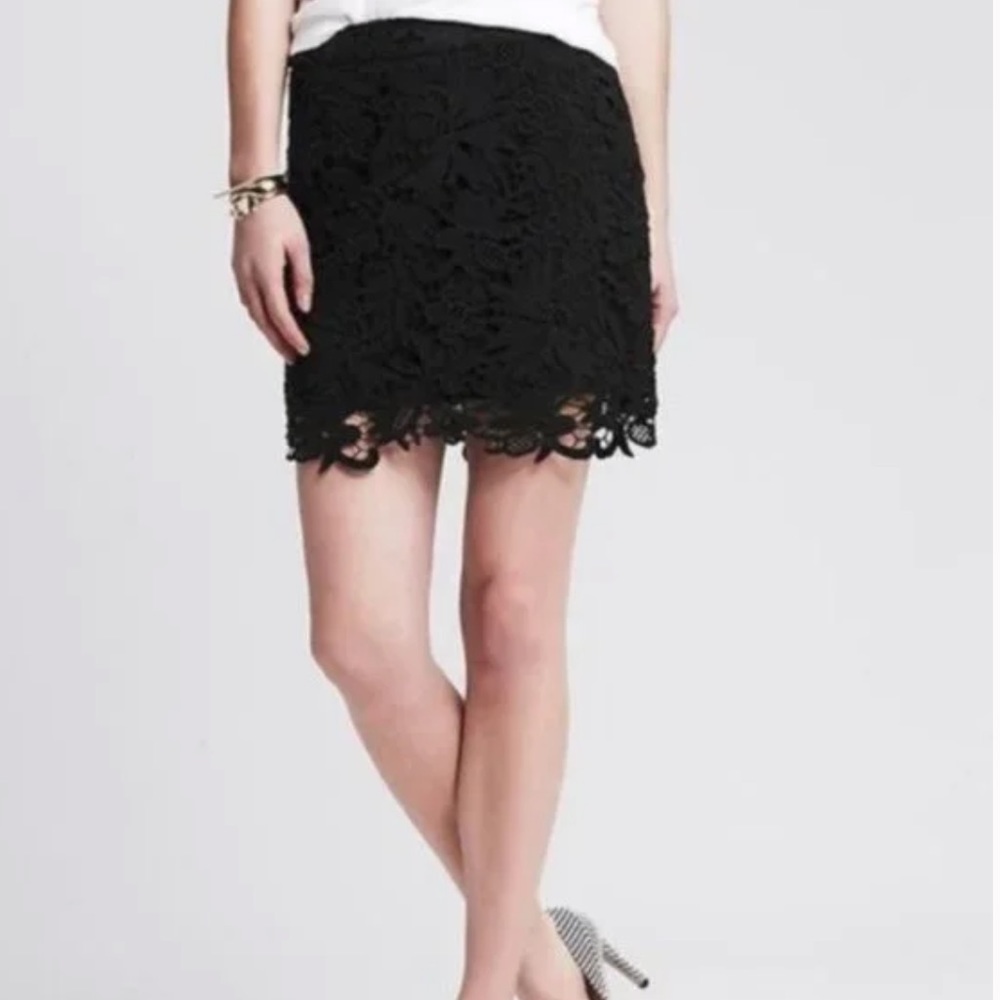 Banana Republic Black Lace Mini Skirt - Size 6